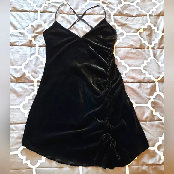 Viva Velvet Mini Black Dress 🍋 FOR LOVE & LEMONS - Picture 4 of 14